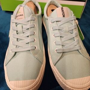 Cariuma Light Blue Canvas Sneakers Women's Multi Sizes